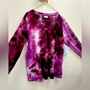 LOGO Lounge by Lori Goldstein Women's size S Brushed Tie-Dye V-Neck Purple